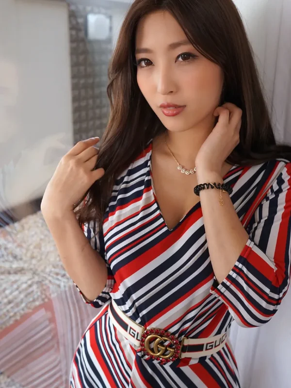 水川スミレ (Sumire Mizukawa)：寫真集、片段與個人檔案