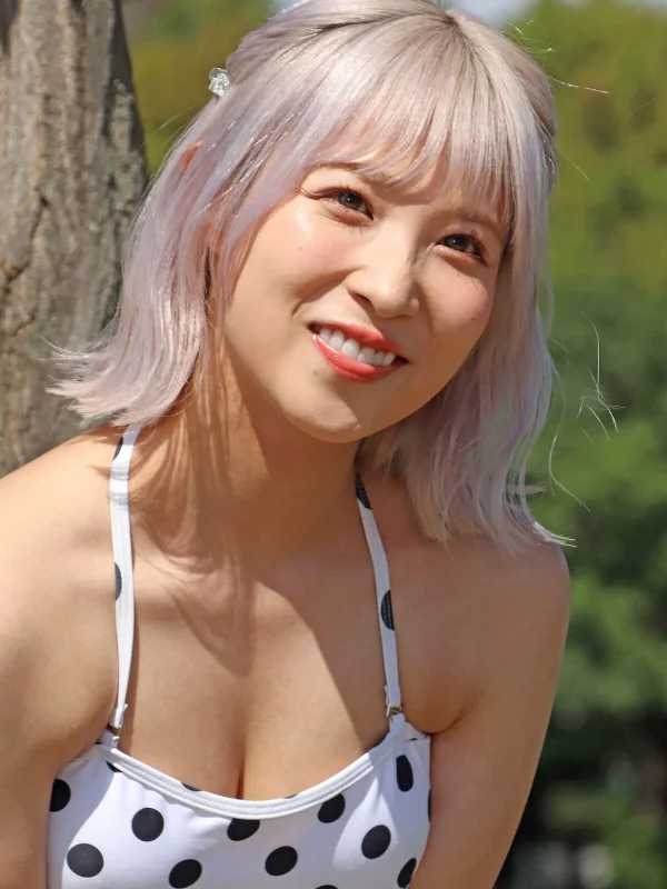 栄川乃亜 (Noa Eikawa)：寫真集、片段與個人檔案