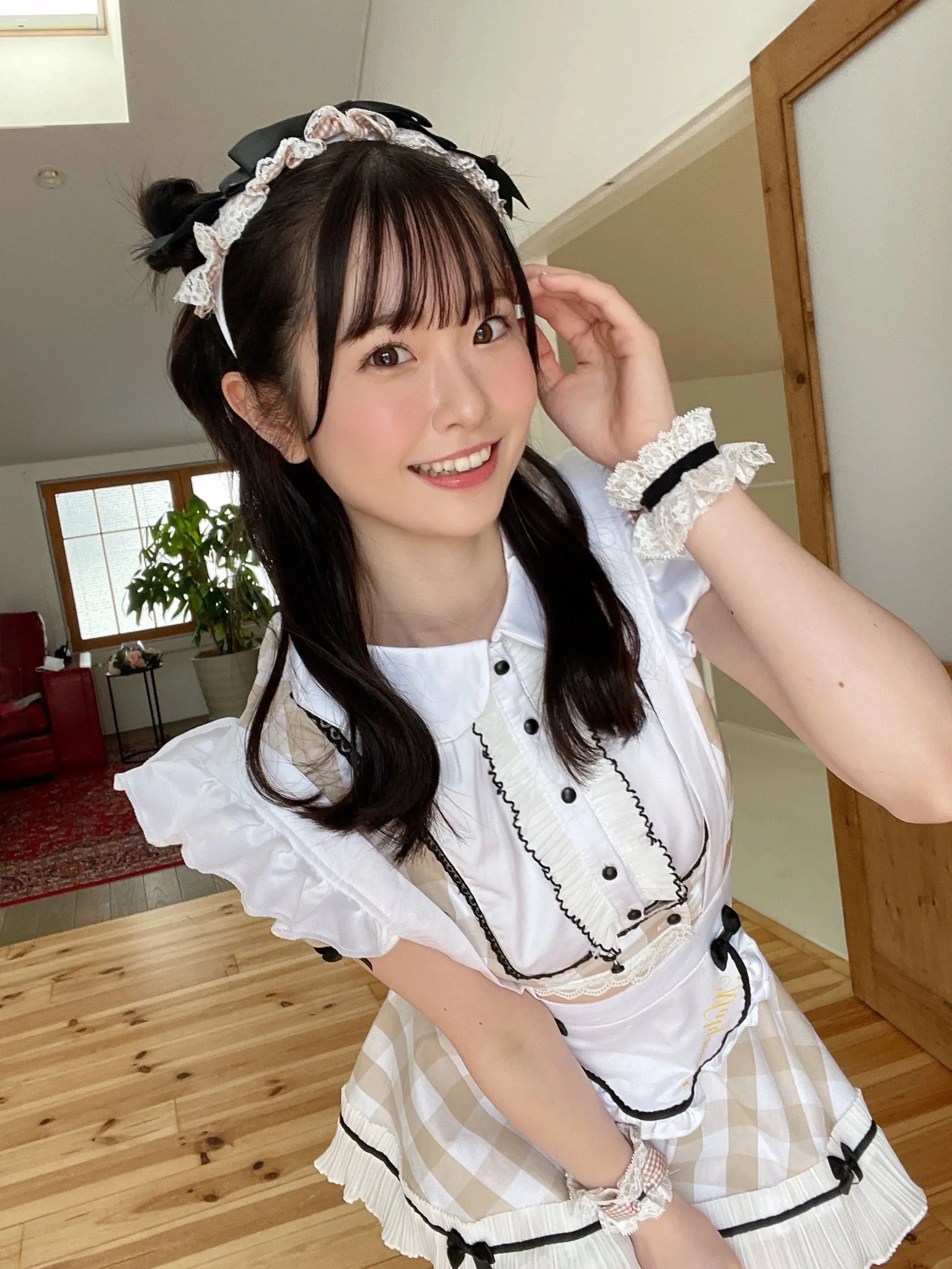白上咲花 (SHIRAKAMI EMIKA) 寫真