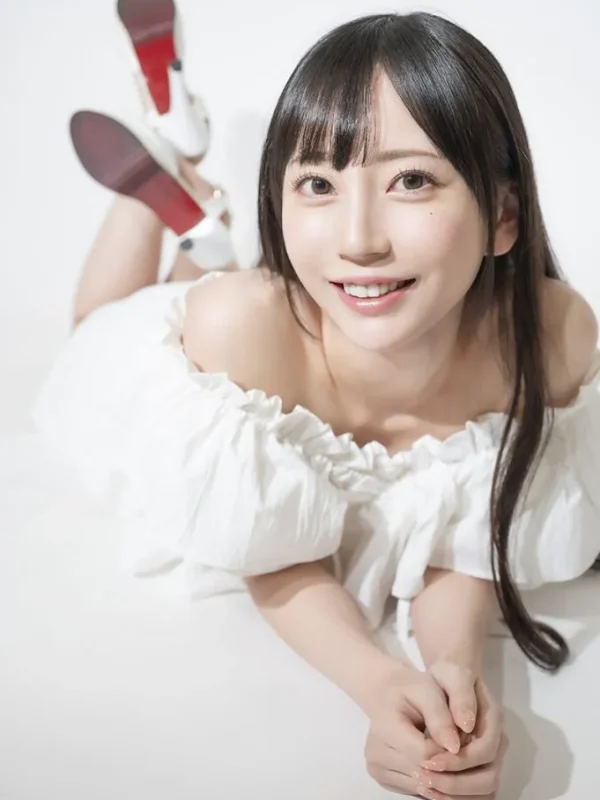 七沢みあ (Mia Nanasawa)：寫真集、片段與個人檔案
