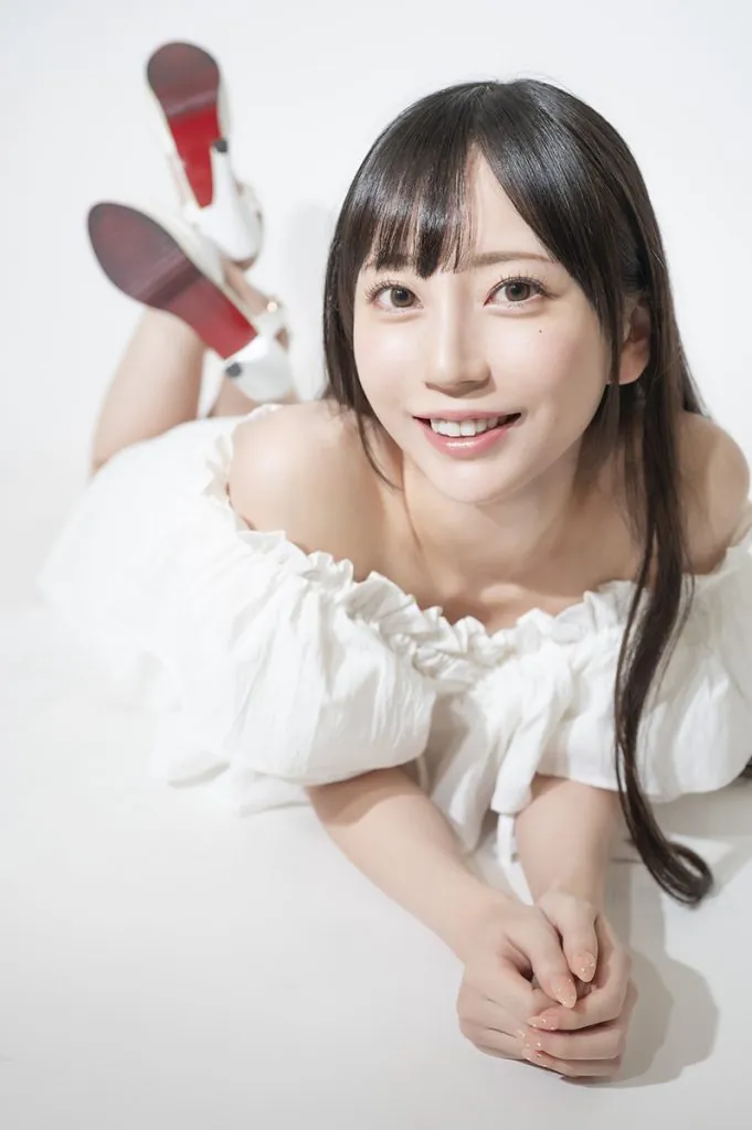 七沢みあ (Mia Nanasawa)：寫真集、片段與個人檔案