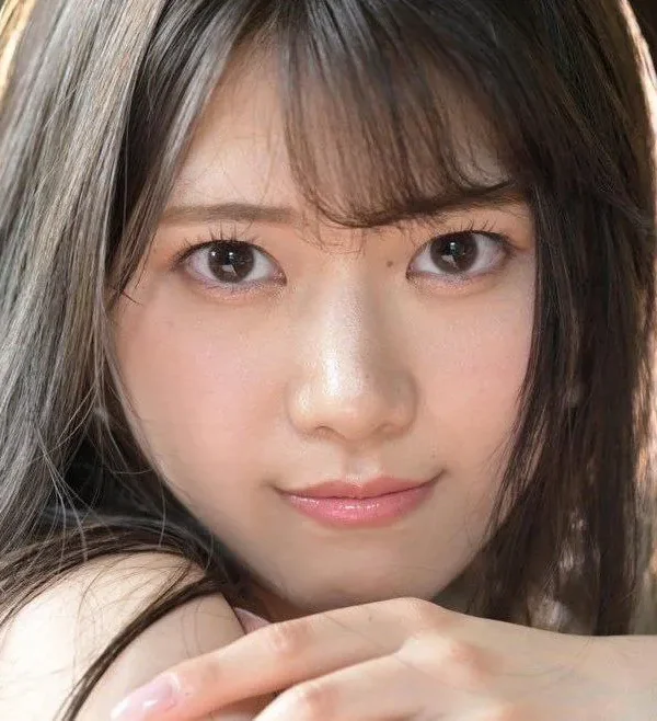 愛才りあ (Ria Aise)：寫真集、片段與個人檔案