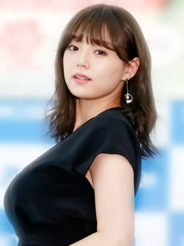 篠崎 愛 (Ai Shinozaki) 新作 — 3 張新寫真