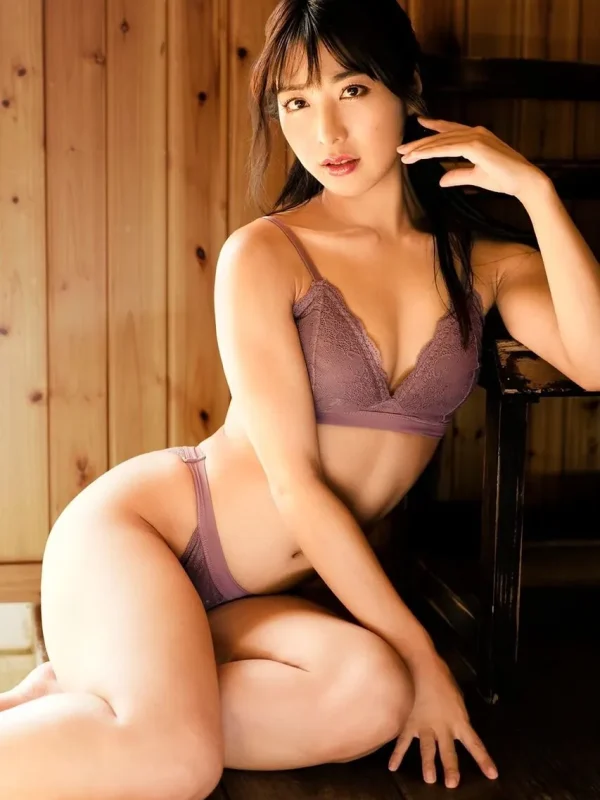 水川潤 / 由愛可奈 (Jun Mizukawa / Kana Yume)：寫真集、片段與個人檔案